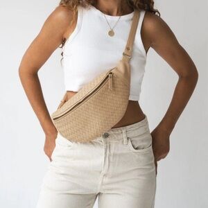 MANDRN Woven Atlas bag in sand